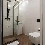 Z Jacuzzi Shadow Zamoyskiego *