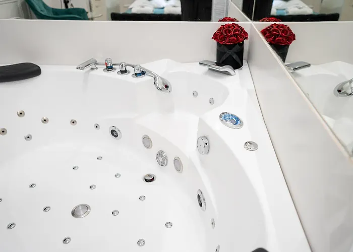 Z Jacuzzi Shadow Zamoyskiego *