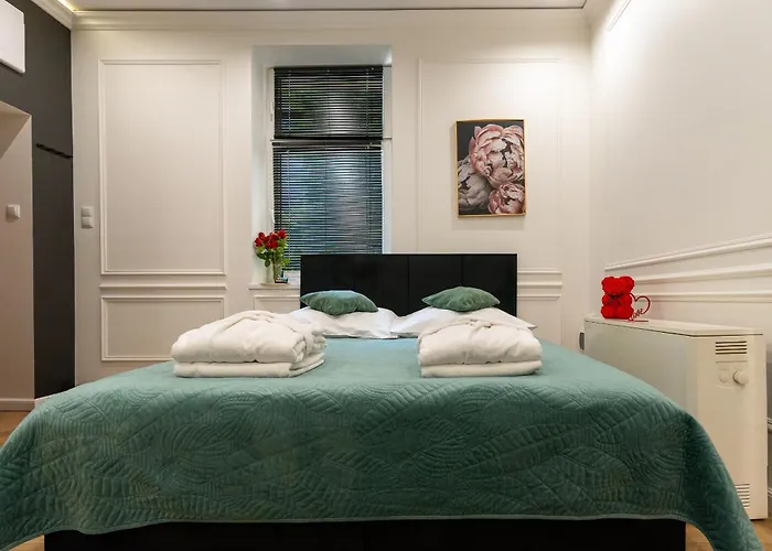 Z Jacuzzi Shadow Zamoyskiego *