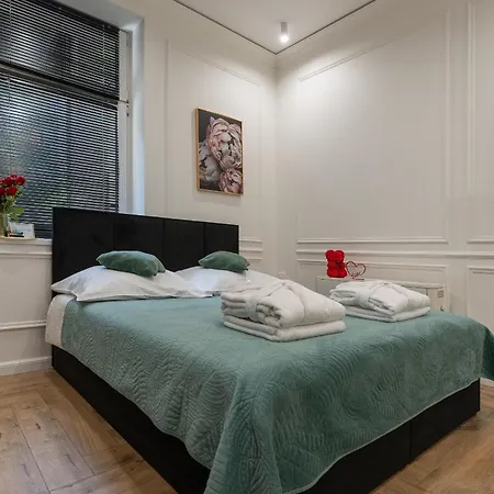 Z Jacuzzi Shadow Zamoyskiego شقة *